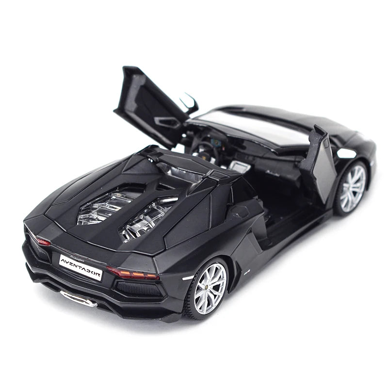 Lamborghini Aventador Roadster 1:24