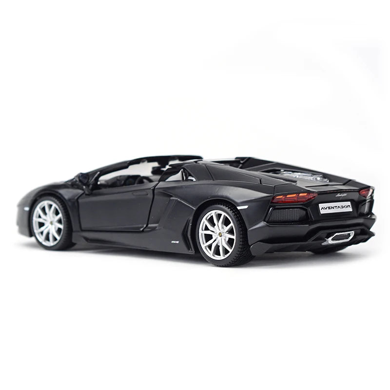 Lamborghini Aventador Roadster 1:24