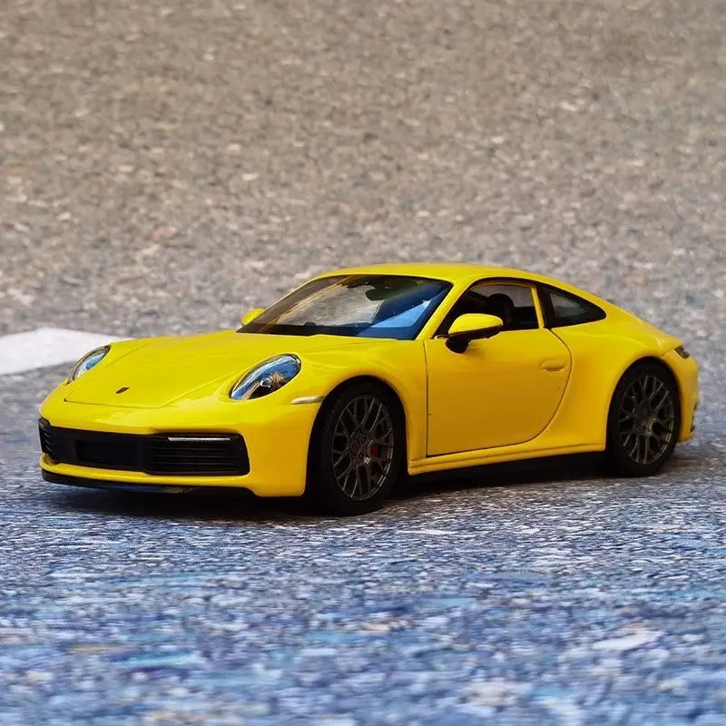 Porsche 911 Carrera 4S 1:24