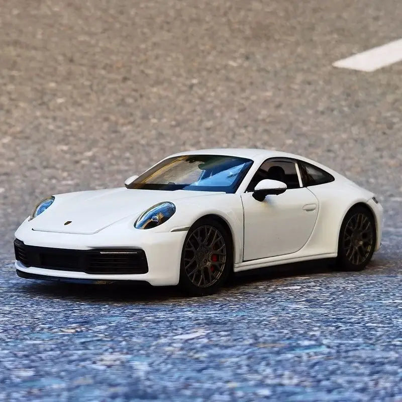 Porsche 911 Carrera 4S 1:24