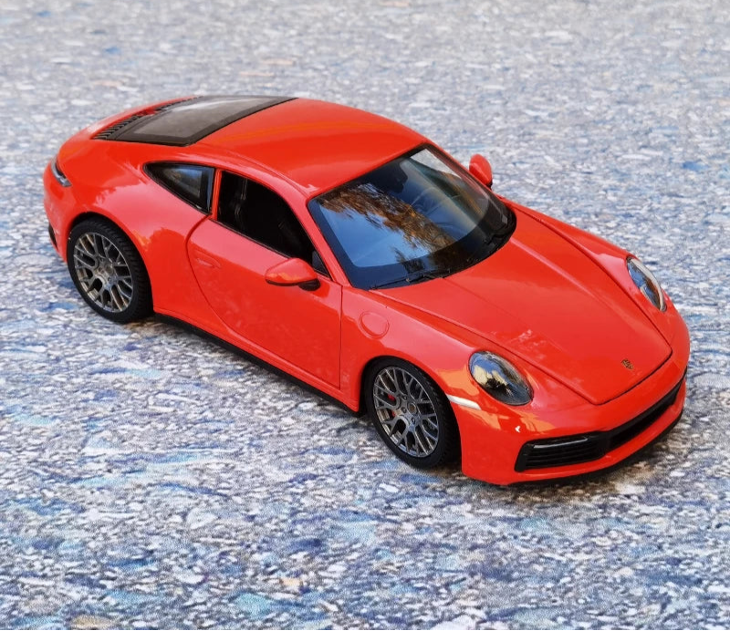 Porsche 911 Carrera 4S 1:24