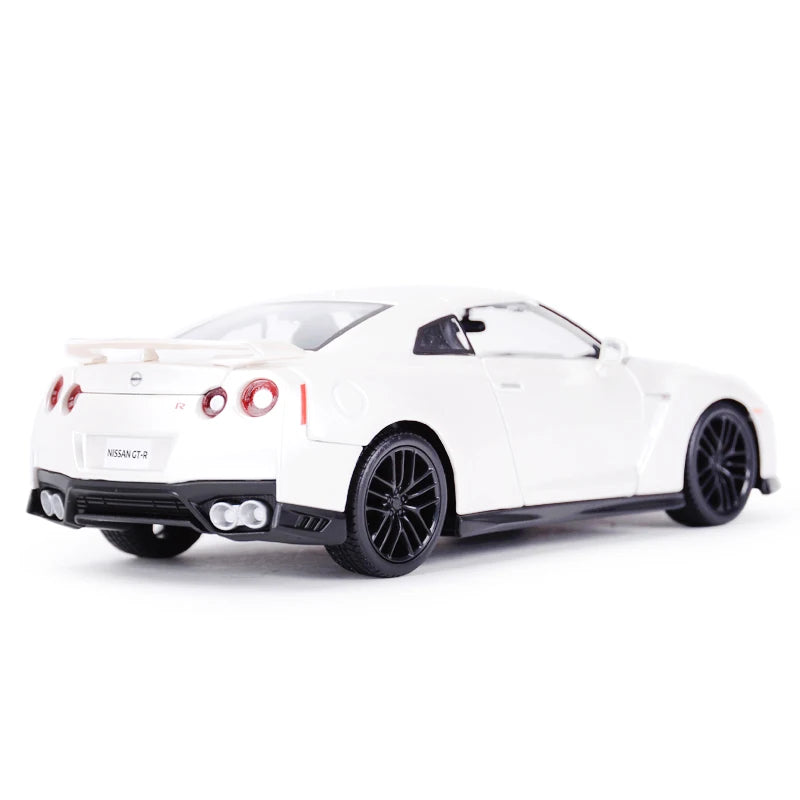 Nissan GT-R 1:24