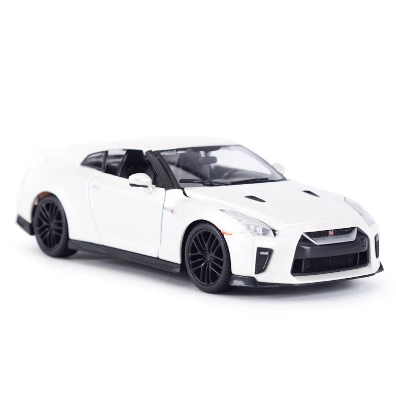 Nissan GT-R 1:24