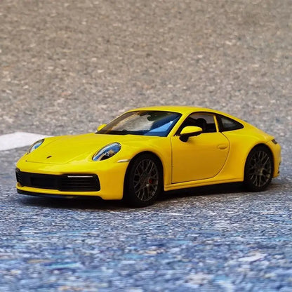 Porsche 911 Carrera 4S 1:24
